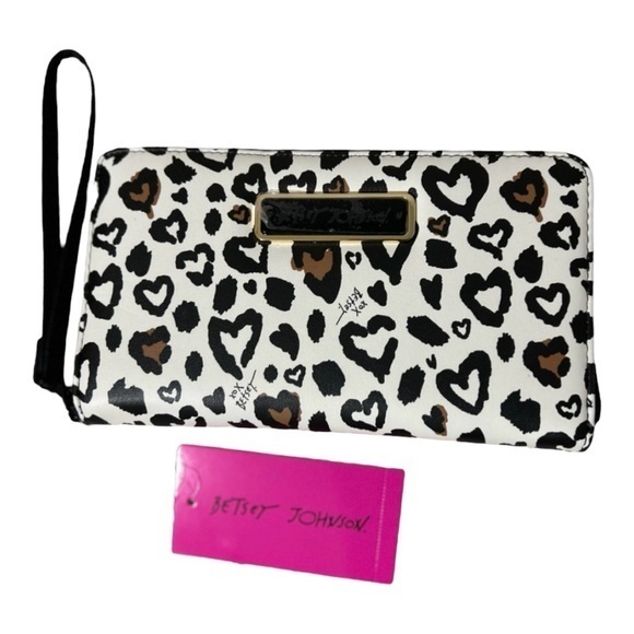 Betsey Johnson Handbags - NWT Betsey Johnson Animal Print Hearts Zip Around Wallet Clutch Wristlet